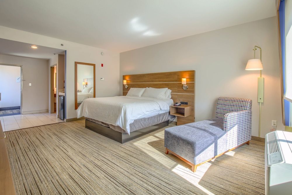 Standard Room, 1 King Bed
