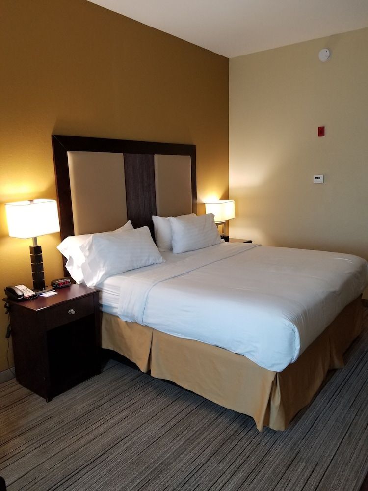 Standard Room, 1 King Bed