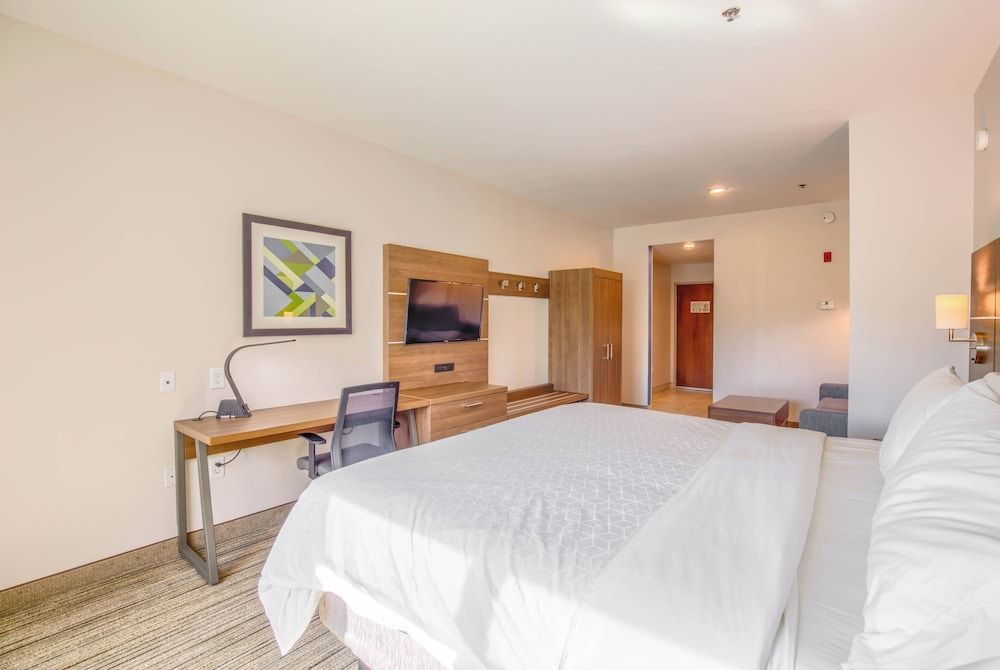 Standard Room, 1 King Bed, Accessible (Mobility, Accessible Tub)