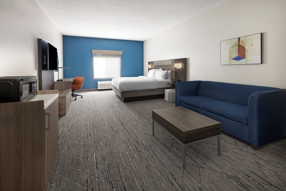 Standard Room, 1 King Bed, Roll-in Shower (Mobility, Accessible Tub)