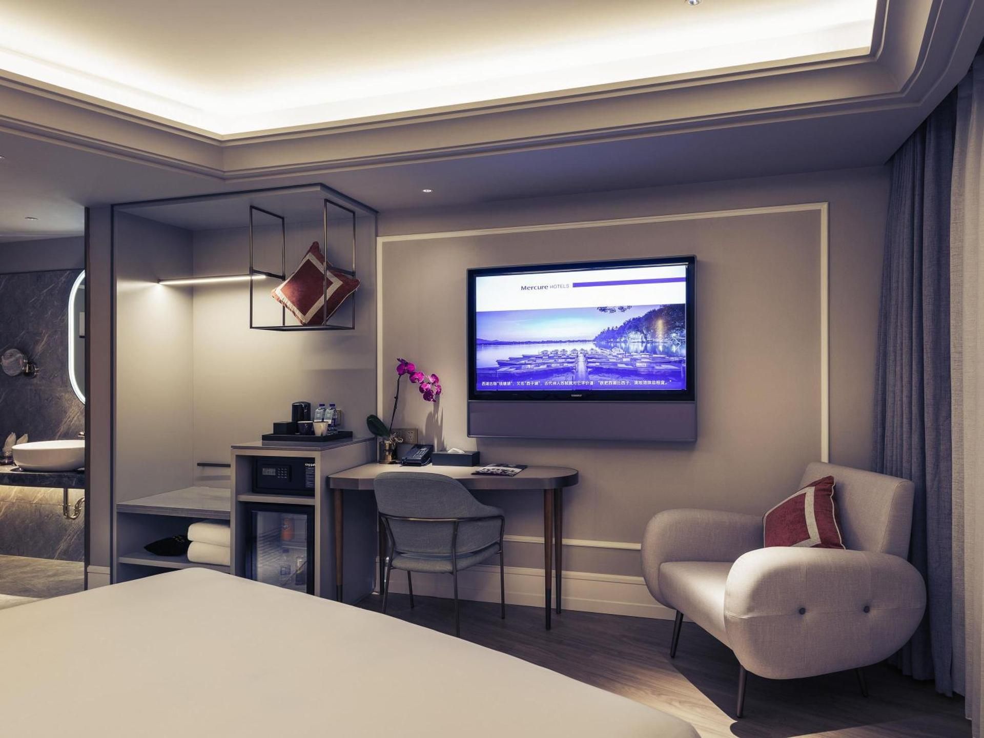 Mercure Hangzhou West Lake Deluxe King Room 3