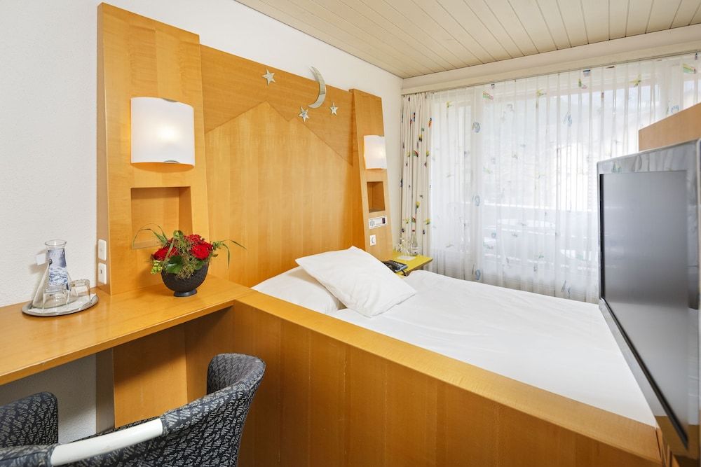 Simple room with small double bed