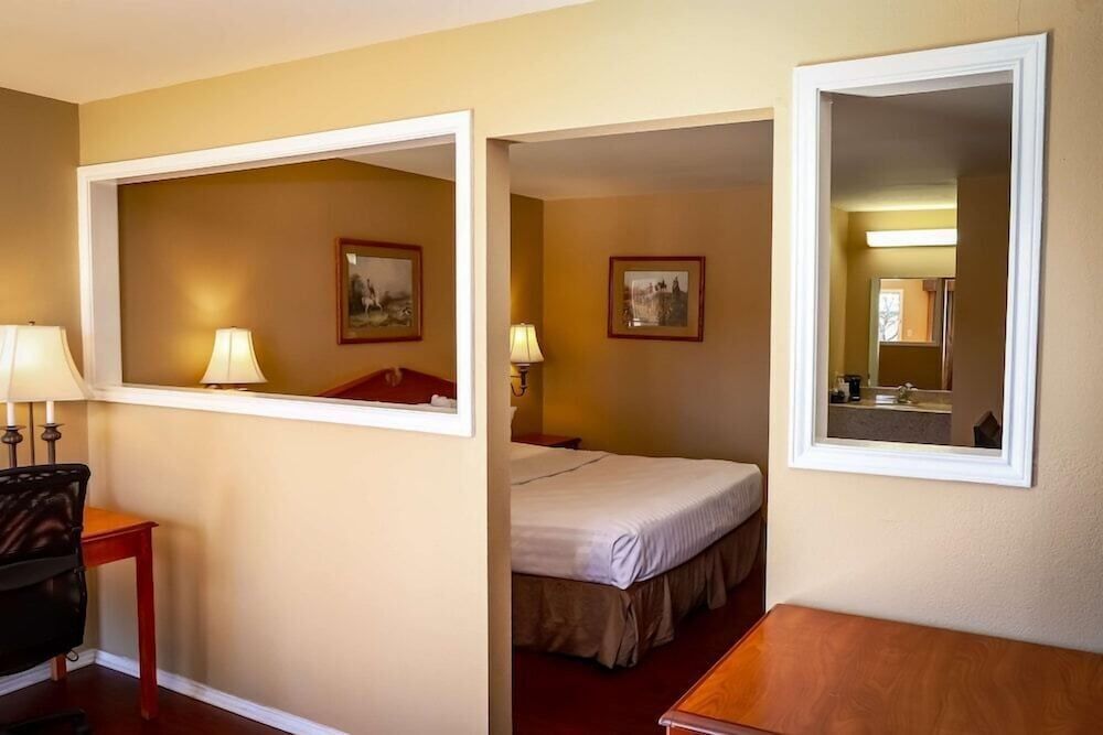 Suite, 1 King Bed, Non Smoking