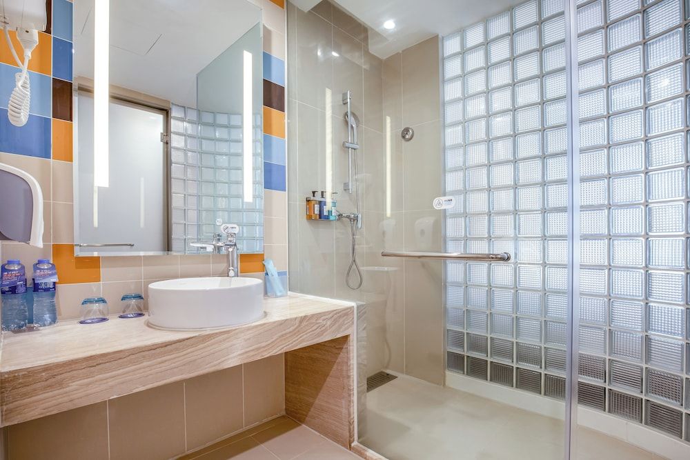 Standard Room, 1 King Bed