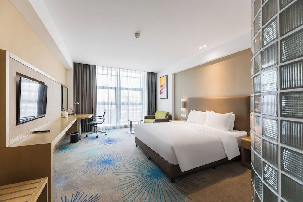 Standard Room, 1 King Bed (Extra Floor Space)
