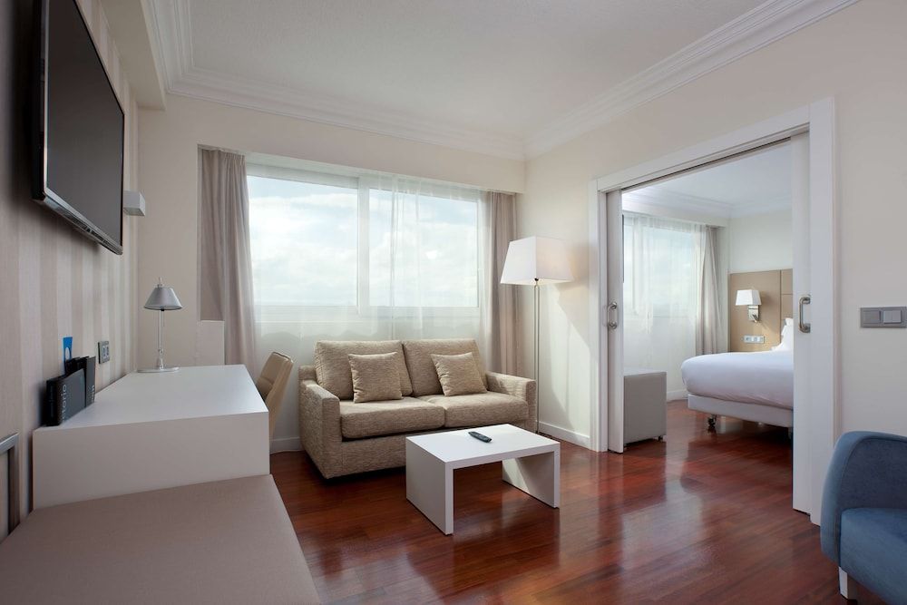 NH Pamplona Iruña Park Junior Suite 2