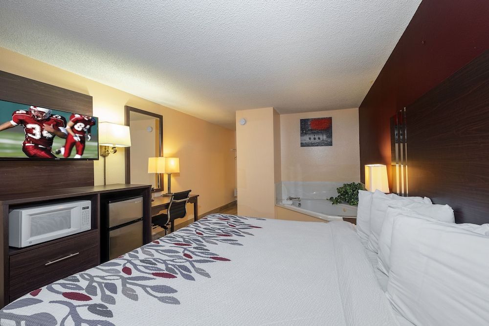 Deluxe Room, 1 King Bed, Smoking, Jetted Tub