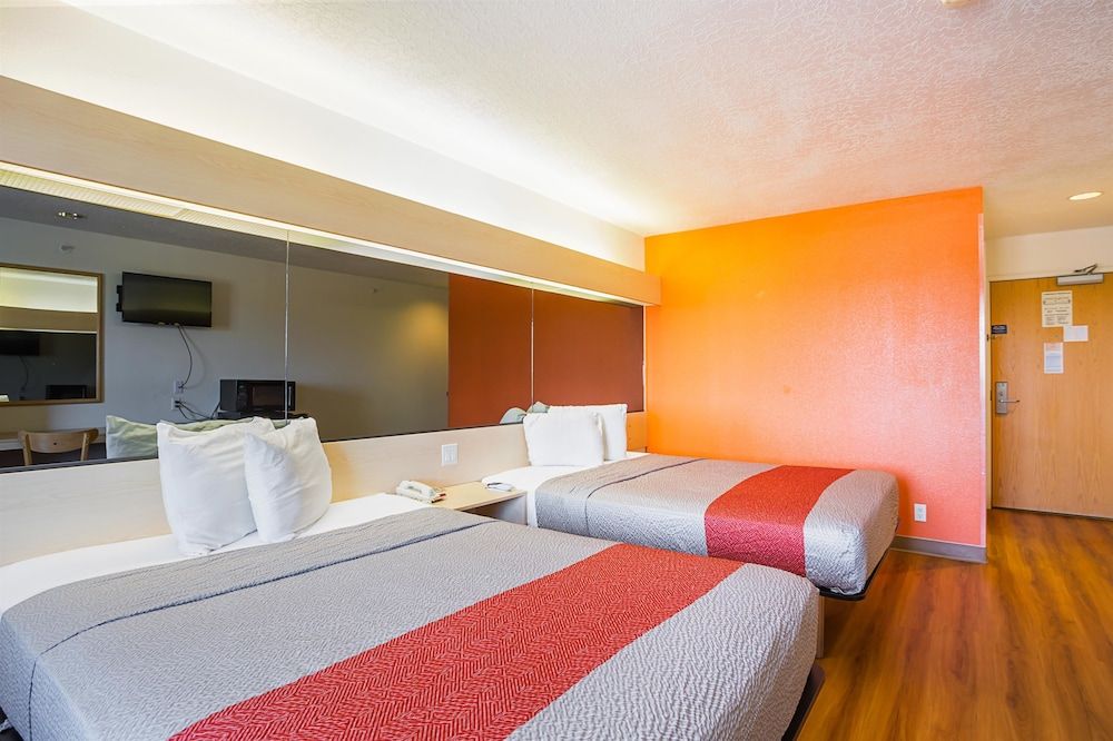 Motel 6 Bernalillo, NM Standard Room, 2 Queen Beds, Smoking