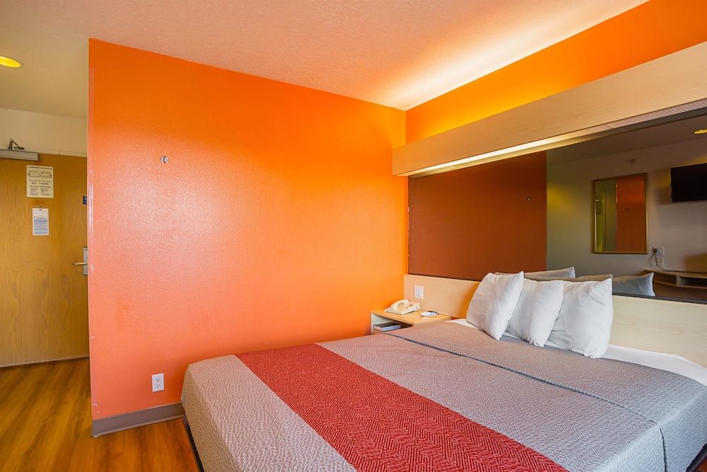 Motel 6 Bernalillo, NM Standard Suite, 1 Queen Bed, Non Smoking 6