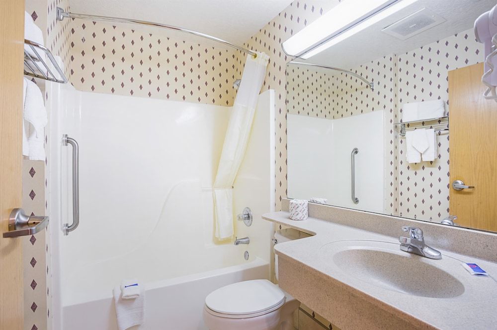 Motel 6 Bernalillo, NM Standard Room, 1 Queen Bed, Accessible, Smoking 3