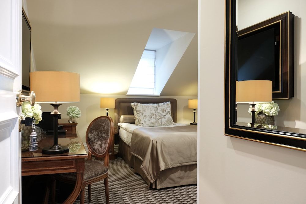 Althoff Grandhotel Schloss Bensberg Single Room 2