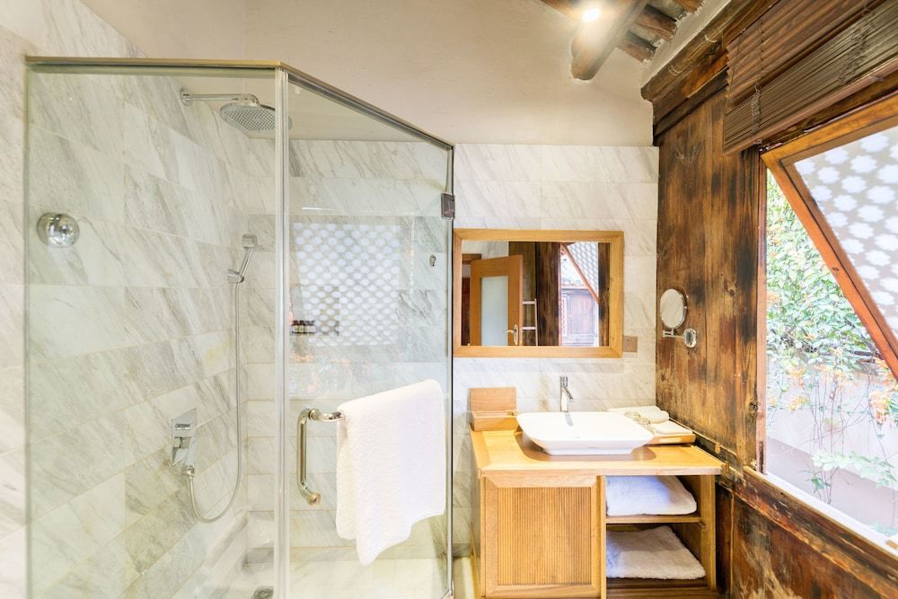 Dali Old Courtyard Boutique Inn Junior Double Room, Courtyard View 9