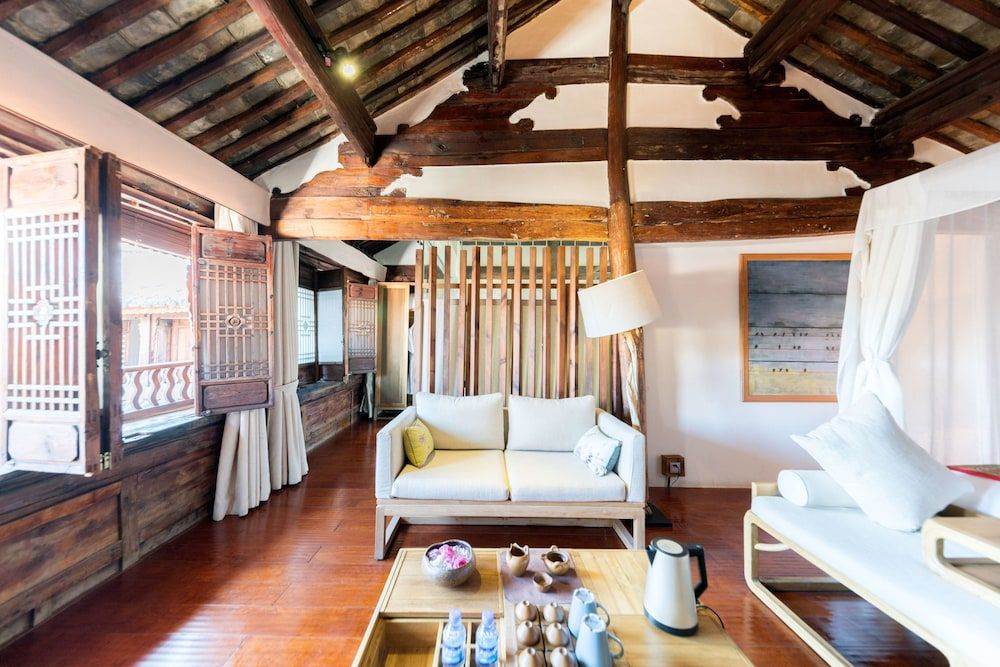 Dali Old Courtyard Boutique Inn Luxury Suite, Bathtub, Courtyard View 6