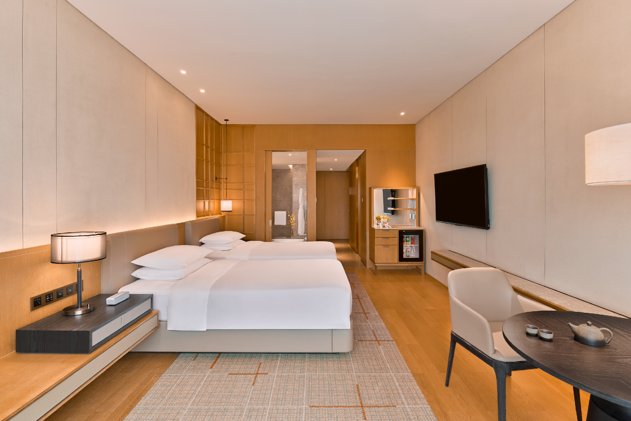 2 Twin Beds Club Access
