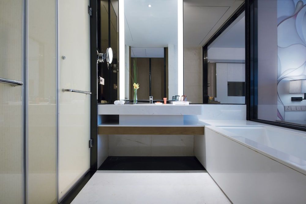 Crowne Plaza Hangzhou Qiantang by IHG Standard Room, 1 King Bed 8