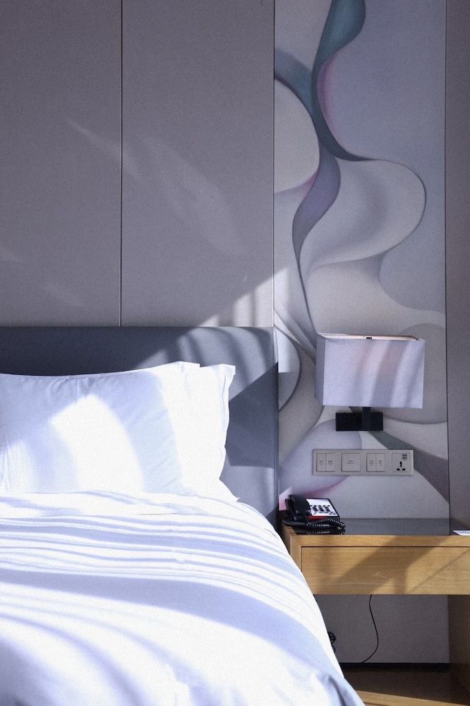 Crowne Plaza Hangzhou Qiantang by IHG Standard Room, 1 King Bed 5