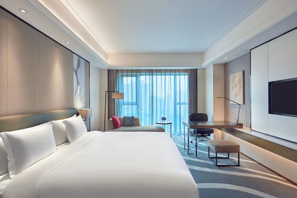 Crowne Plaza Hangzhou Qiantang by IHG Standard Room, 1 King Bed 4