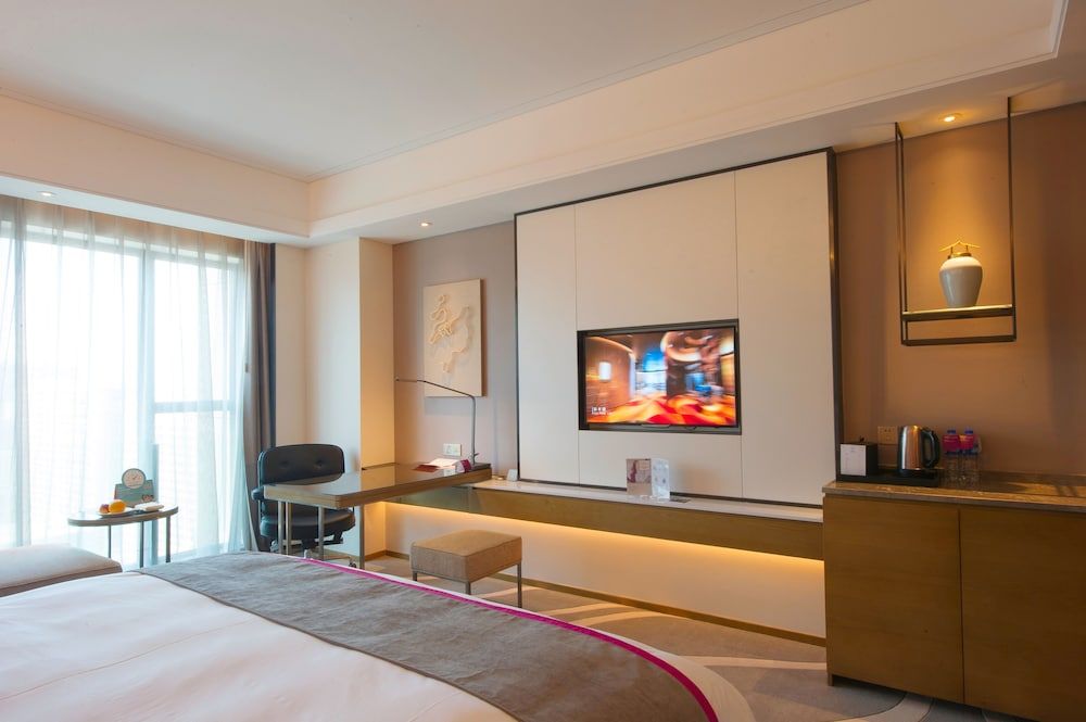 Crowne Plaza Hangzhou Qiantang by IHG Standard Room, 1 King Bed 10
