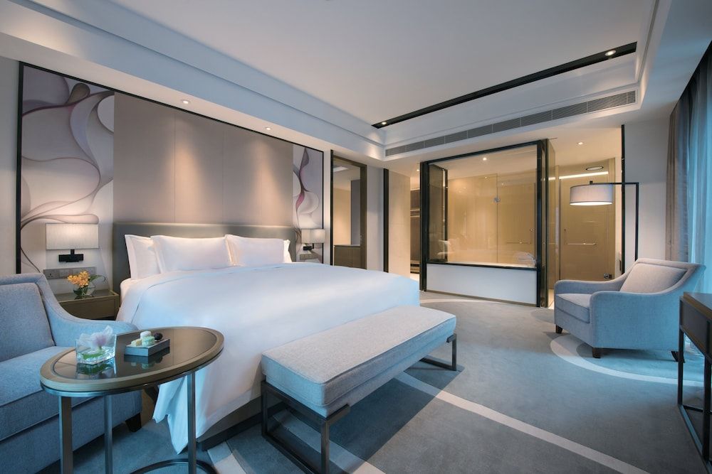 Crowne Plaza Hangzhou Qiantang by IHG Standard Room, 1 King Bed 3