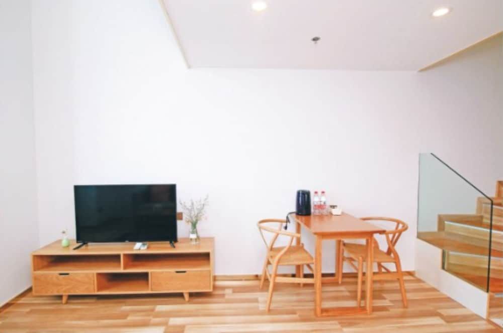 The Roost Hotel Superior Twin Room 2