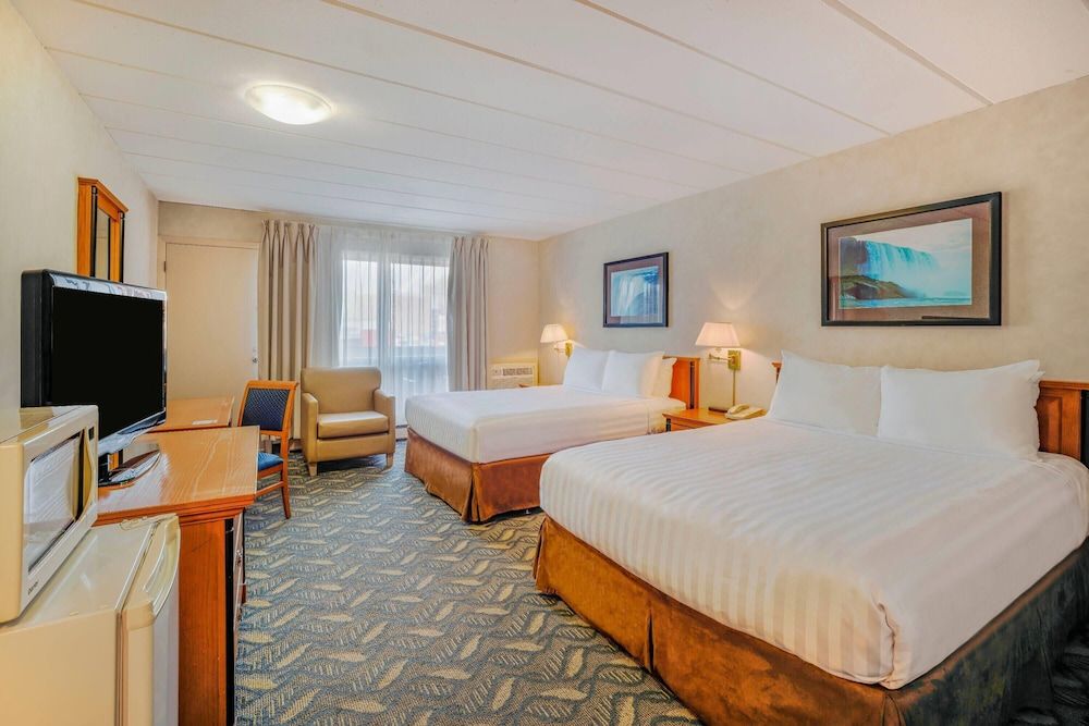 undefined Travelodge by Wyndham Niagara Falls at the Falls 4