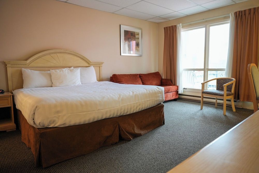 undefined Travelodge by Wyndham Niagara Falls at the Falls 3