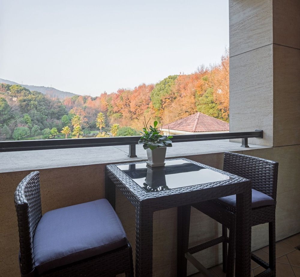 Exclusive Twin Room with Mountain View