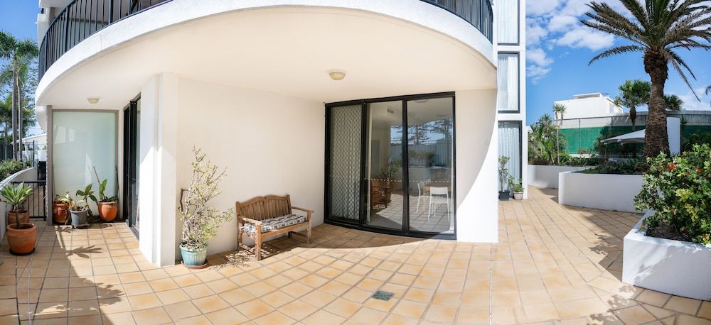 Mantra Coolangatta Beach 2 Bedroom Garden View 8