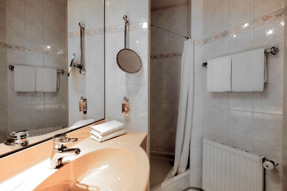 Hotel Am Schloss Koepenick Berlin by Golden Tulip Standard Room, 2 Twin Beds 7