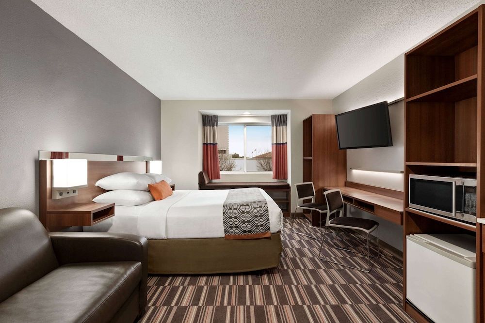 Standard Room, 1 Queen Bed, Accessible, Non Smoking (Mobility, Bathtub w/ Grab Bars)