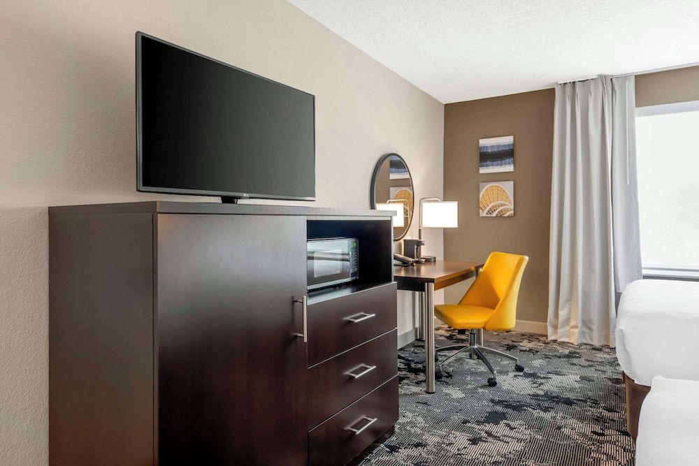 Comfort Inn & Suites Near Universal Orlando Resort - Convention Ctr