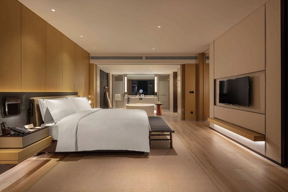 Doubletree Resort By Hilton Hainan - Xinglong Lakeside Deluxe Suite, 1 Bedroom, Pool Access 2