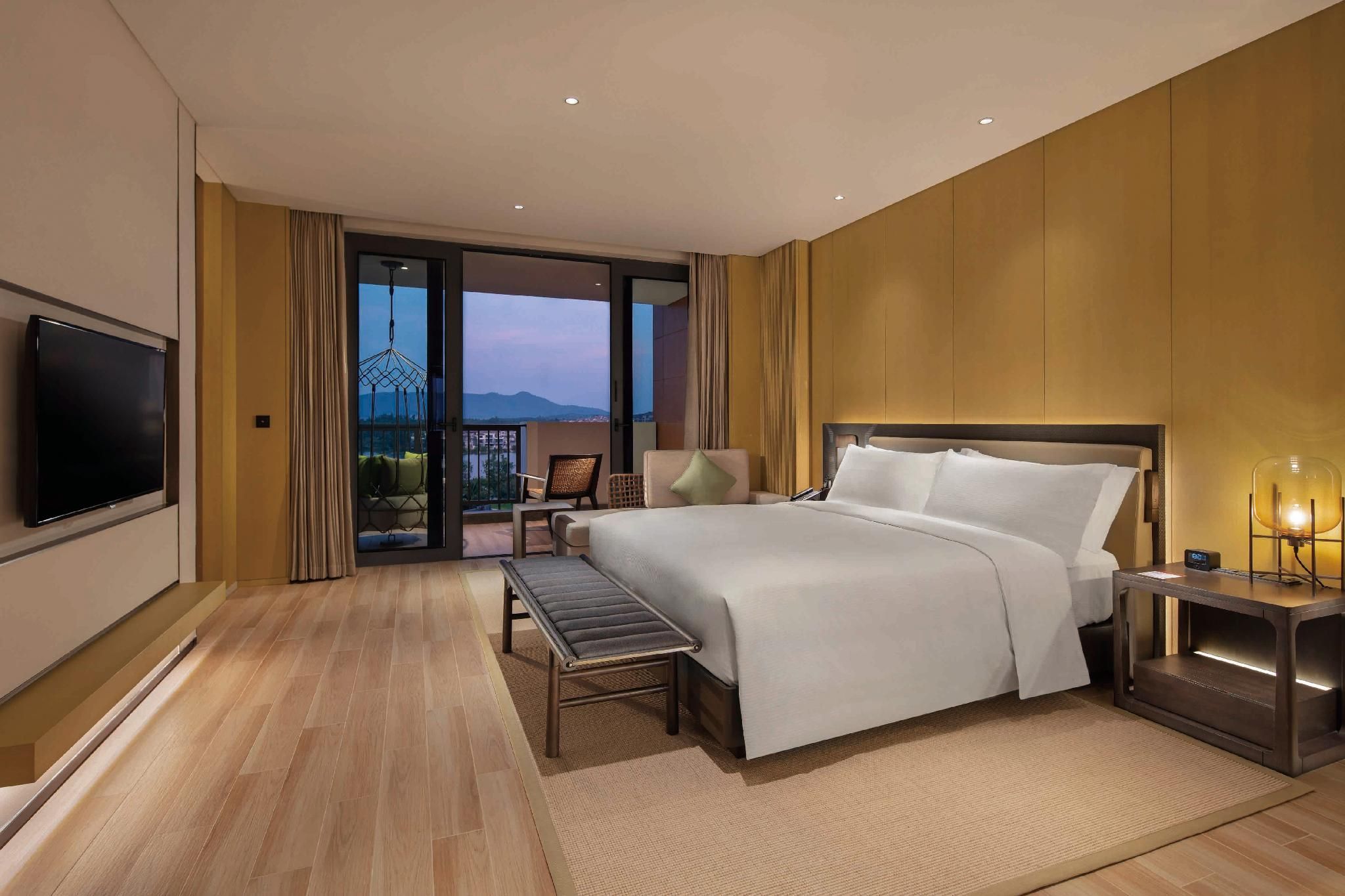 Premium King Room Lake View