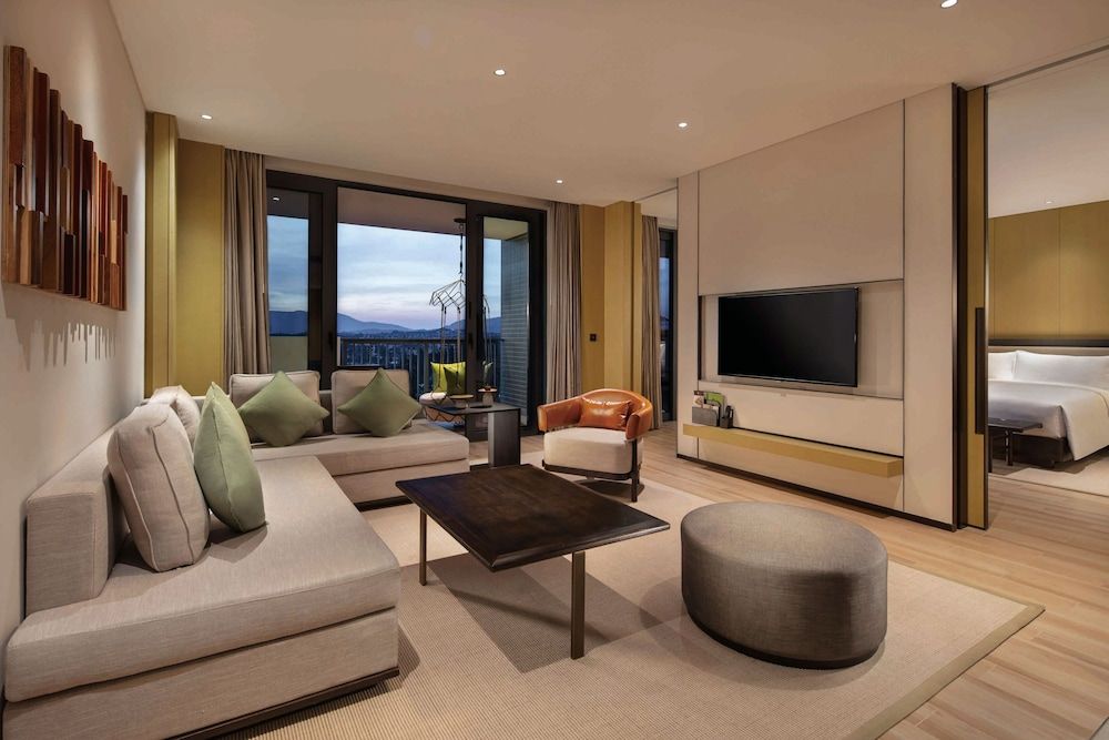 Doubletree Resort By Hilton Hainan - Xinglong Lakeside Deluxe Suite, 1 Bedroom, Pool Access 4