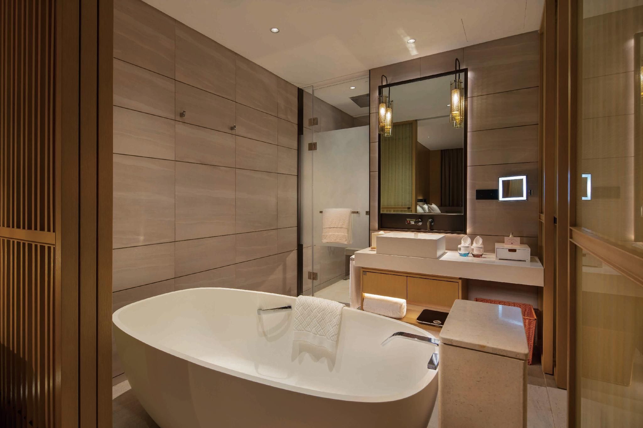 Premium King Room Lake View