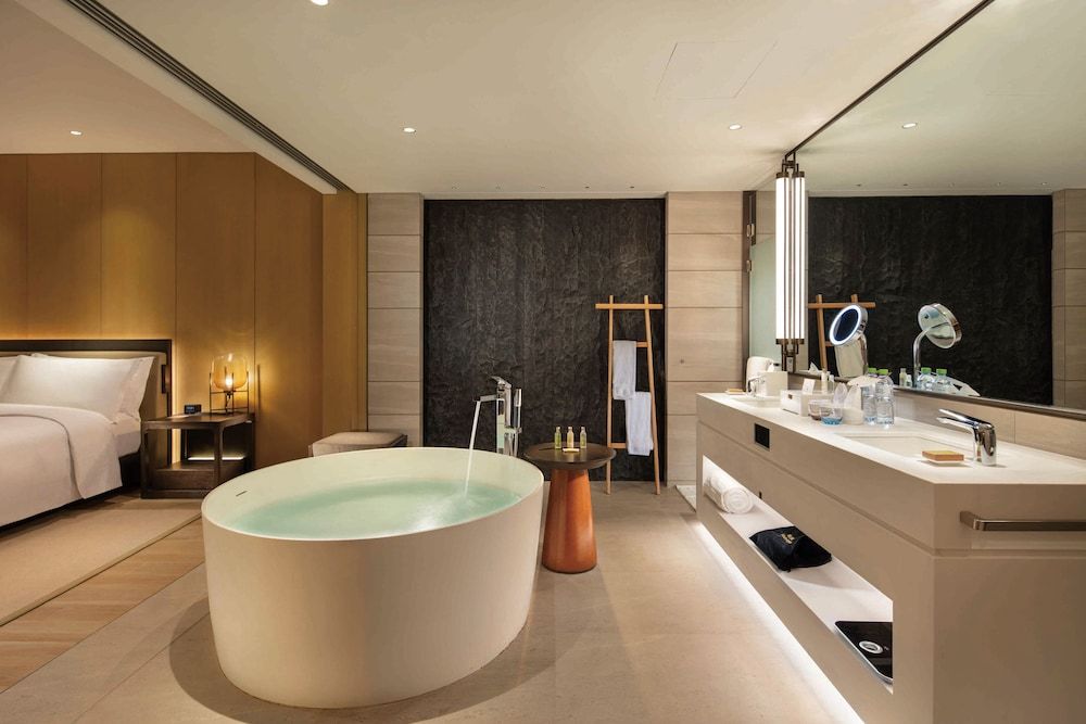 Doubletree Resort By Hilton Hainan - Xinglong Lakeside Deluxe Suite, 1 Bedroom, Pool Access 3