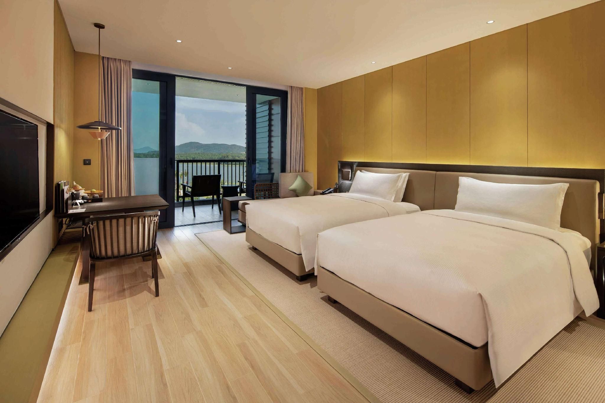 Twin Deluxe Room Lake View