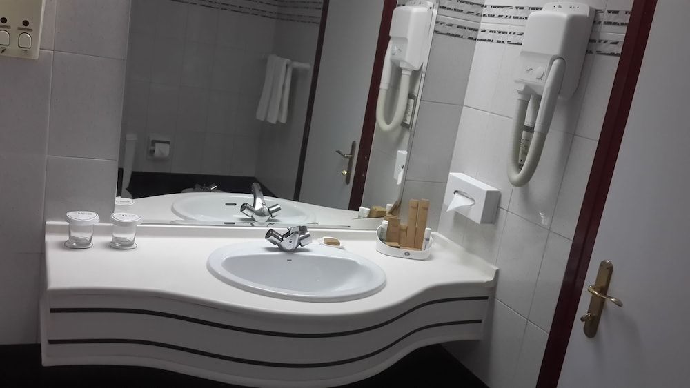 Dubai Grand Hotel by Fortune Standard Twin Room 5