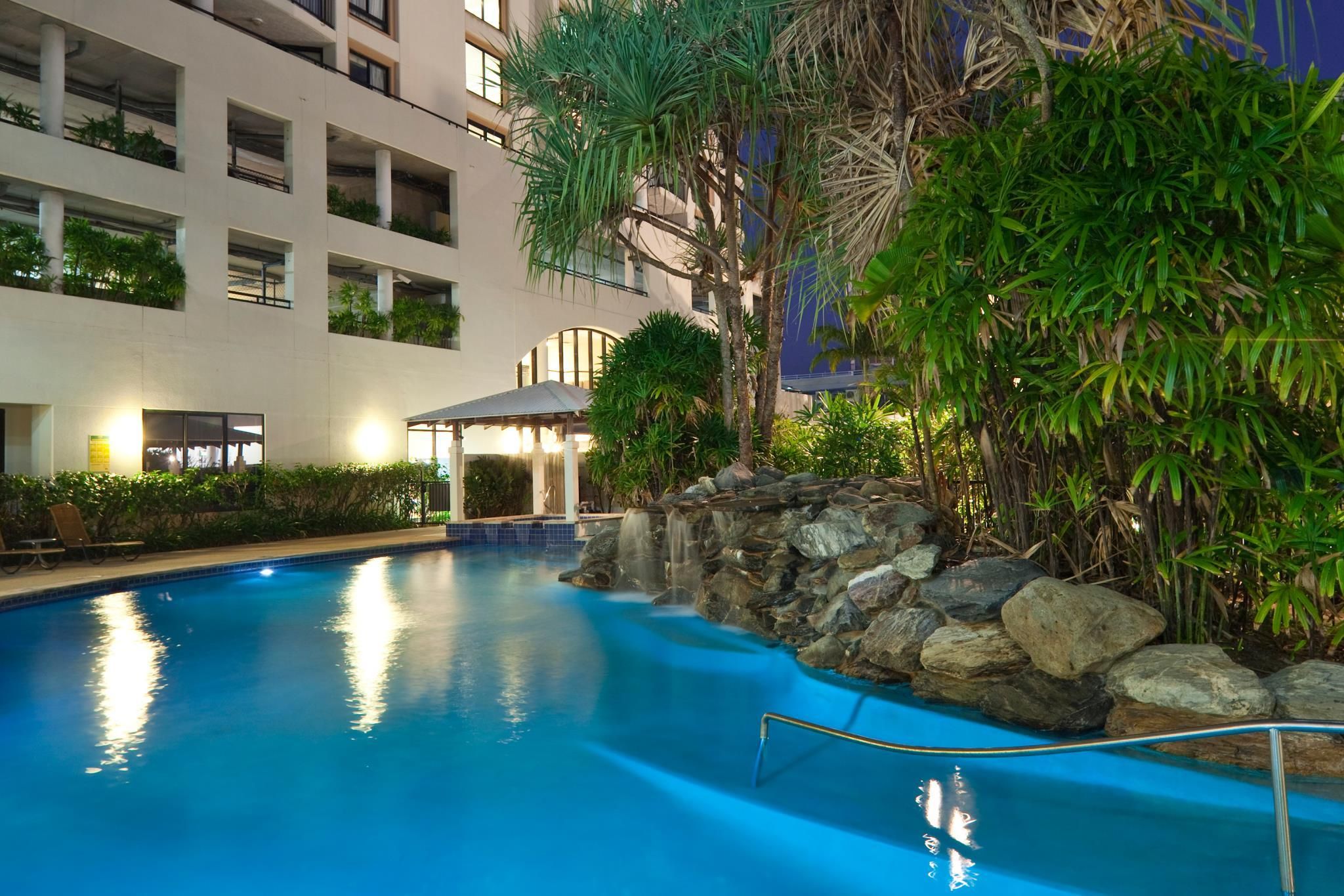 swimming pool [outdoor]