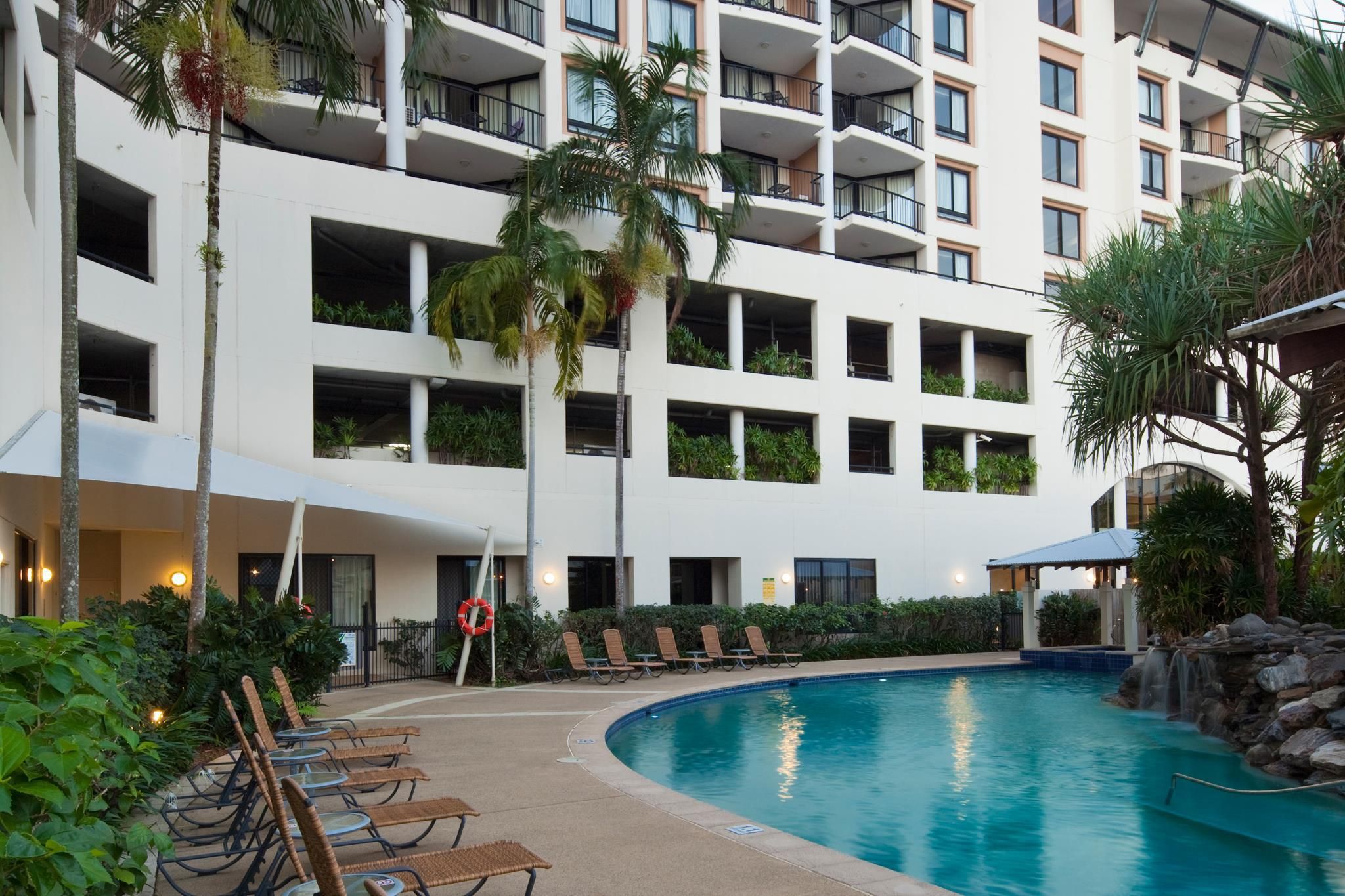 swimming pool [outdoor]