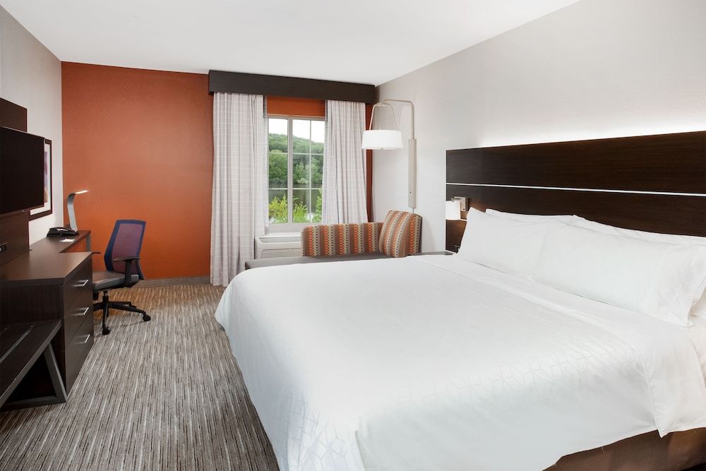Standard Room, 1 King Bed (Extra Floor Space)