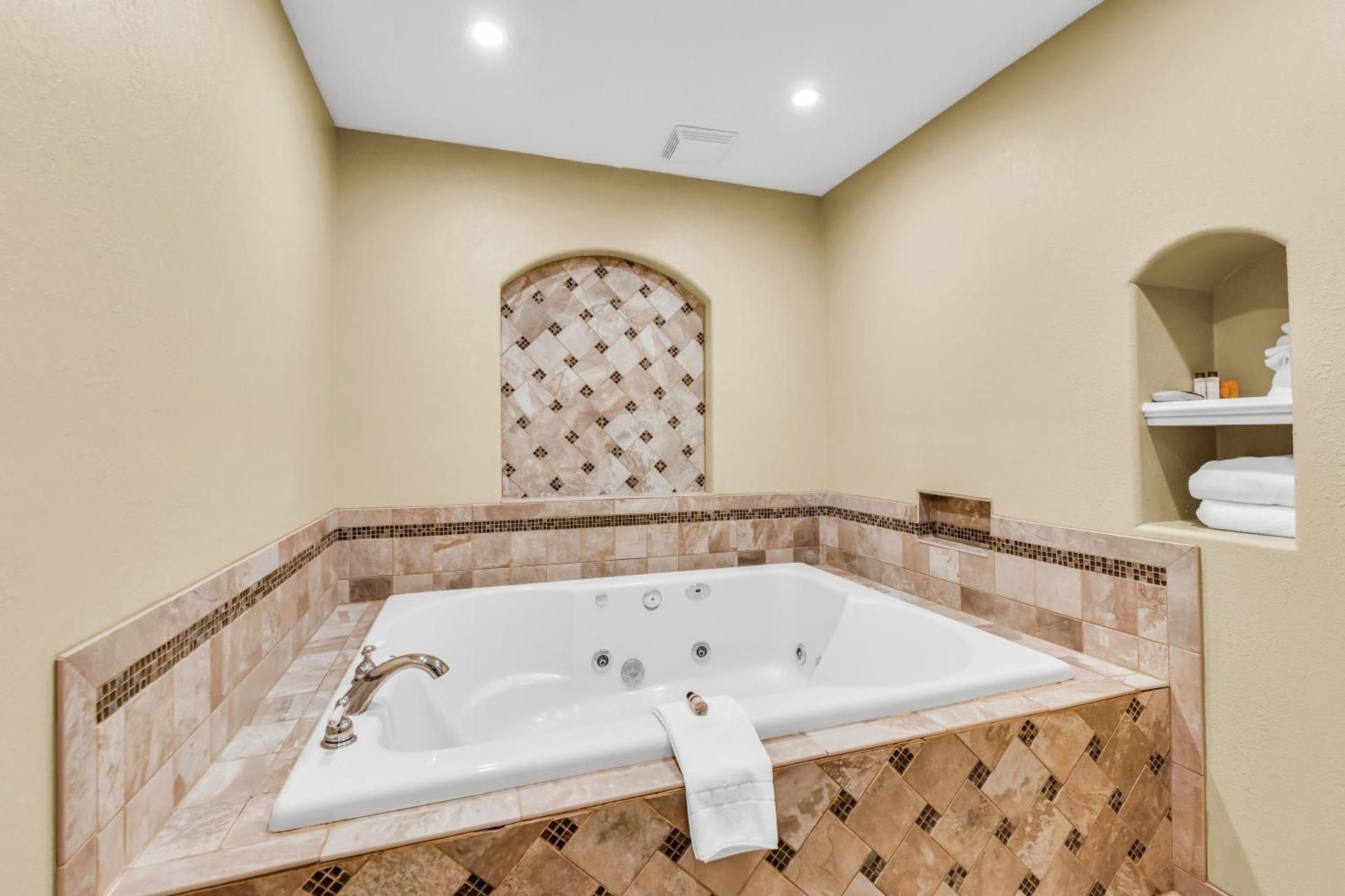 King Bed Suite with Jetted Tub