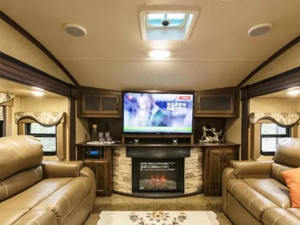 Premium RV, Garden View