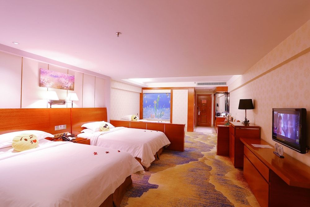 Victoria Hotels Deluxe Triple Room 2