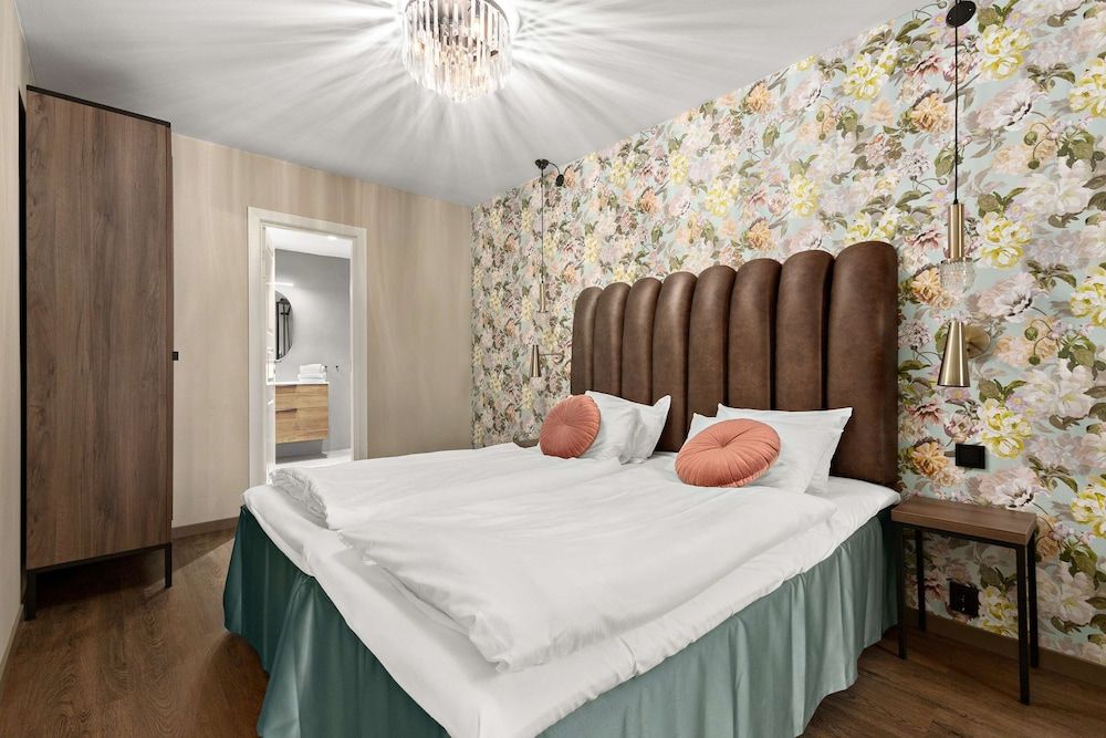 undefined Ole Bull, Best Western Signature Collection 3