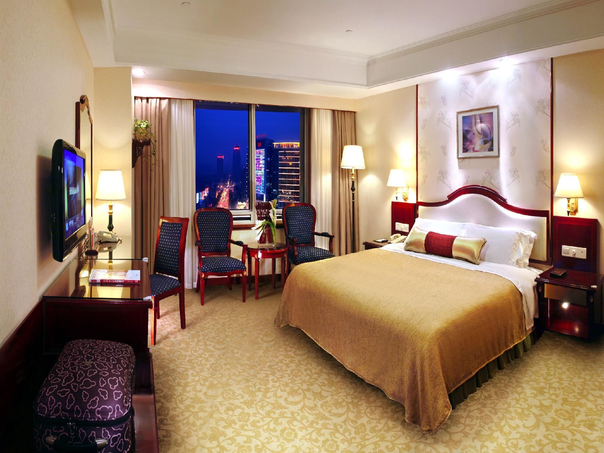 Deluxe Queen Room