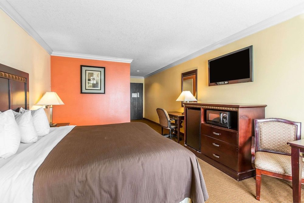 Accessible Room, 1 King Bed, Accessible Tub, Non Smoking