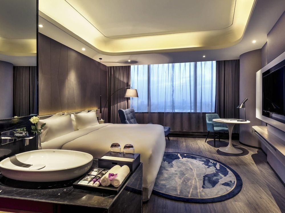Deluxe Room, 1 King Bed, River View