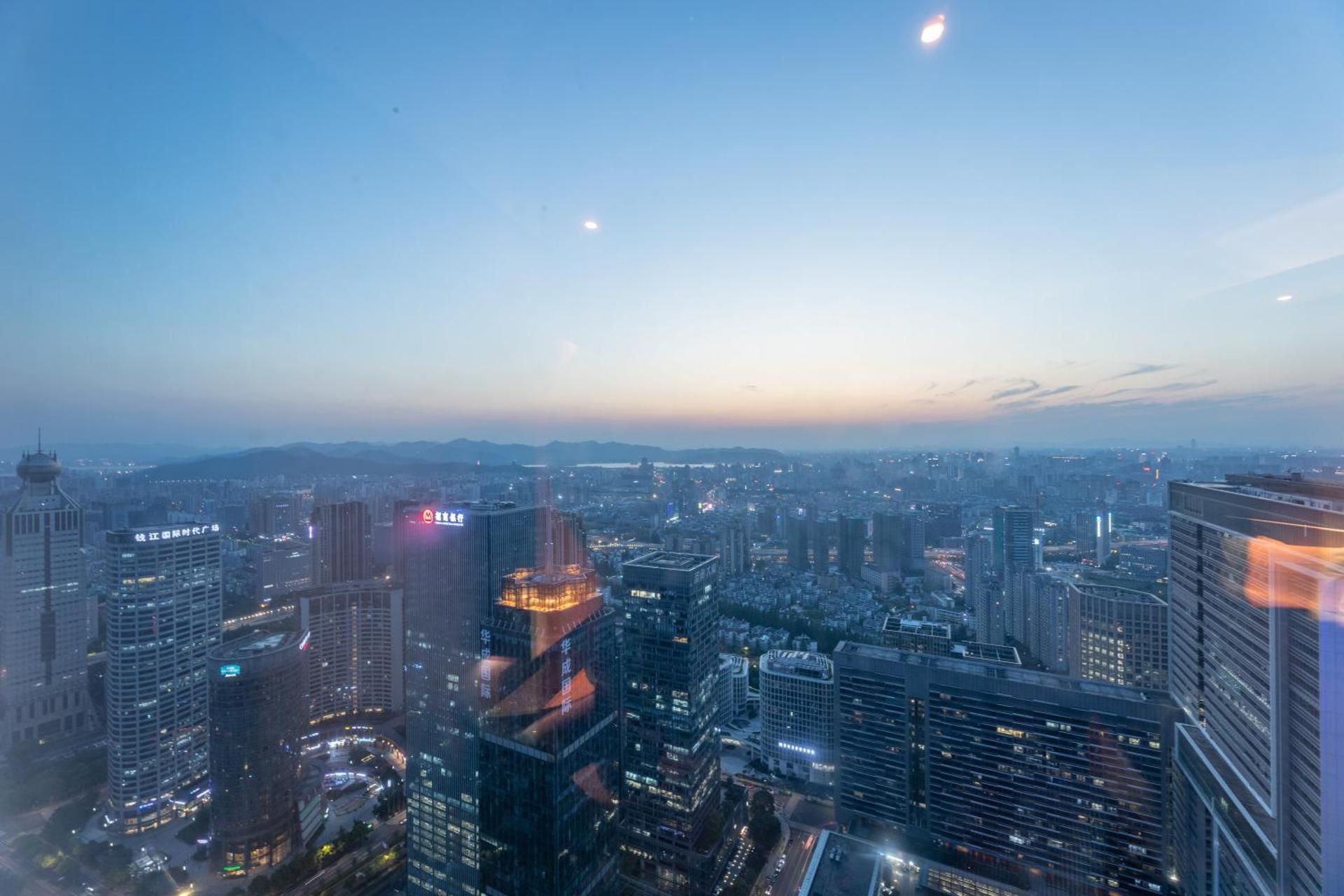 Superior - City View