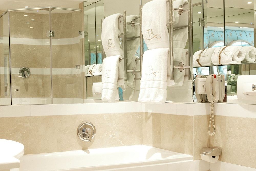 The Twelve Apostles Hotel and Spa Classic Room 3